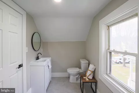 Bath - 6013 Pinehurst Rd, Baltimore, MD 21212 photo 8 of 9