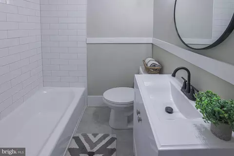 Bath - 6013 Pinehurst Rd, Baltimore, MD 21212 photo 1 of 9