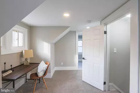 Entry Way - 6013 Pinehurst Rd, Baltimore, MD 21212 photo 20 of 25
