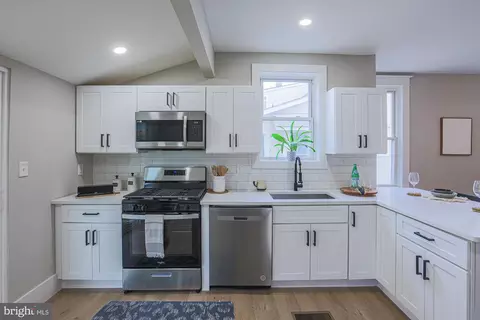 Kitchen - 6013 Pinehurst Rd, Baltimore, MD 21212 photo 1 of 1