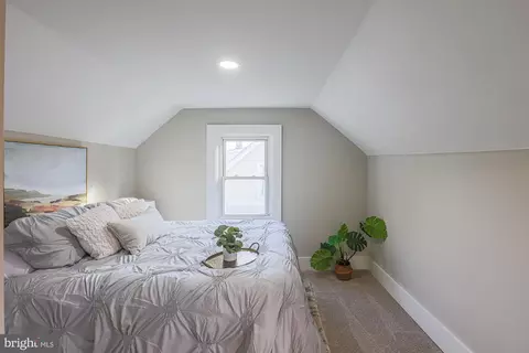 Bedroom - 6013 Pinehurst Rd, Baltimore, MD 21212 photo 2 of 3