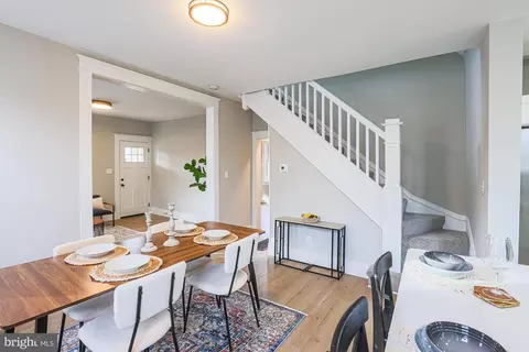 Entry Way - 6013 Pinehurst Rd, Baltimore, MD 21212 photo 7 of 25