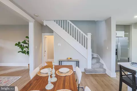 Entry Way - 6013 Pinehurst Rd, Baltimore, MD 21212 photo 6 of 25