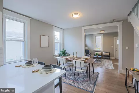 Entry Way - 6013 Pinehurst Rd, Baltimore, MD 21212 photo 8 of 25