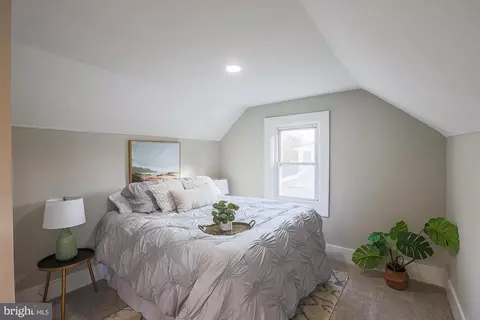 Bedroom - 6013 Pinehurst Rd, Baltimore, MD 21212 photo 1 of 3