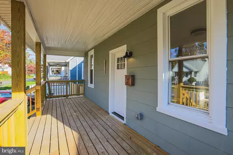 Exterior - 6013 Pinehurst Rd, Baltimore, MD 21212 photo 5 of 7