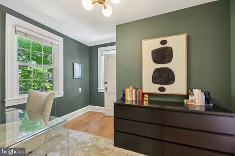 Entry Way - 5007 Greenleaf Rd, Baltimore, MD 21210 photo 2 of 3