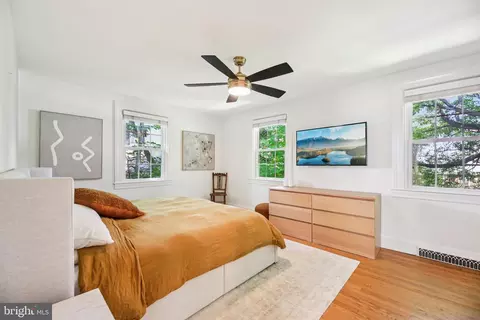 Bedroom - 5007 Greenleaf Rd, Baltimore, MD 21210 photo 4 of 5
