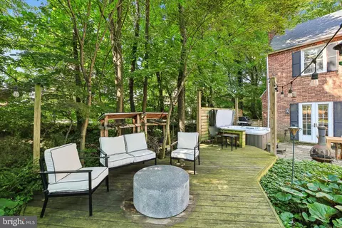 Exterior - 5007 Greenleaf Rd, Baltimore, MD 21210 photo 7 of 12