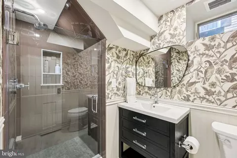 Bath - 5007 Greenleaf Rd, Baltimore, MD 21210 photo 3 of 3