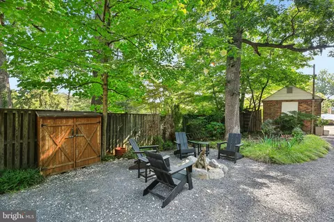 Exterior - 5007 Greenleaf Rd, Baltimore, MD 21210 photo 9 of 12