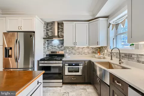 Kitchen - 119 S Potomac St, Baltimore, MD 21224 photo 2 of 4