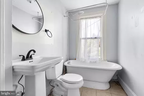 Bath - 3602 Hooper Ave, Baltimore, MD 21211 photo 1 of 1