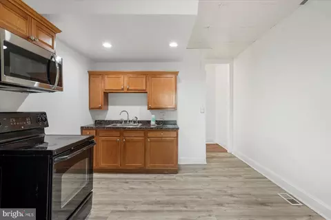 Entry Way - 2828 E Monument St, Baltimore, MD 21205 photo 4 of 6