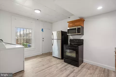 Entry Way - 2828 E Monument St, Baltimore, MD 21205 photo 3 of 6