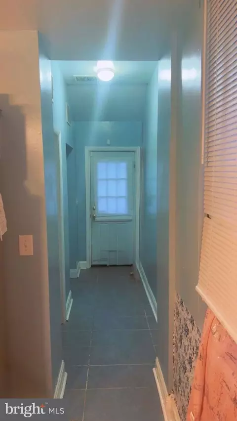 Entry Way - 112 Willard St, Baltimore, MD 21223 photo 6 of 9