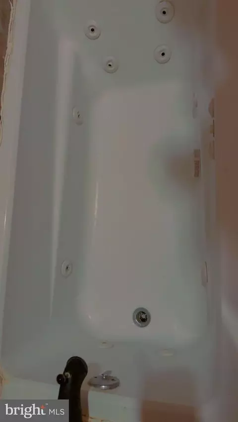 Bath - 112 Willard St, Baltimore, MD 21223 photo 3 of 3