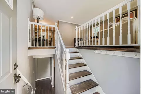 Entry Way - 6205 Ridgeview Ave, Baltimore, MD 21206 photo 1 of 3