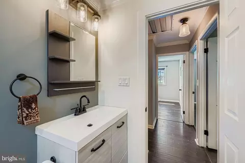 Entry Way - 6205 Ridgeview Ave, Baltimore, MD 21206 photo 3 of 3