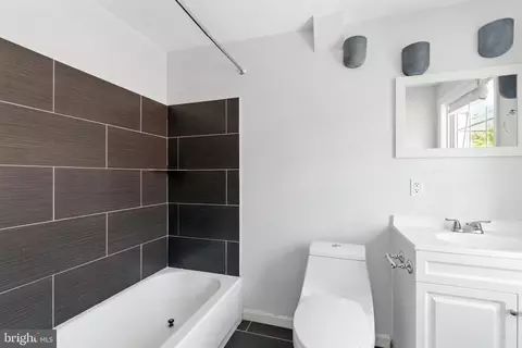 Bath - 1622 Latrobe St, Baltimore, MD 21202 photo 3 of 3