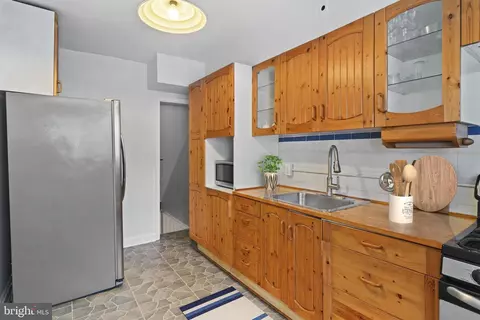 Entry Way - 840 Evesham Ave, Baltimore, MD 21212 photo 2 of 3