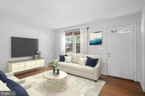 Living - 840 Evesham Ave, Baltimore, MD 21212 photo 1 of 2