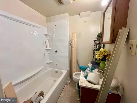 Bath - 2905 Boarman Ave, Baltimore, MD 21215 photo 1 of 1