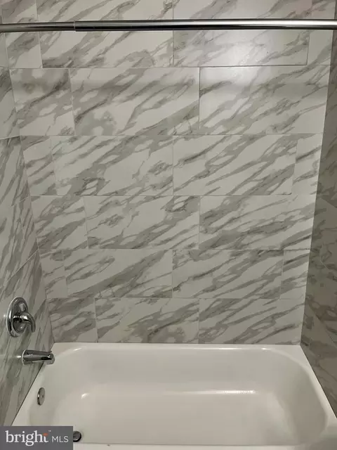 Bath - 608 Mccabe Ave, Baltimore, MD 21212 photo 1 of 2