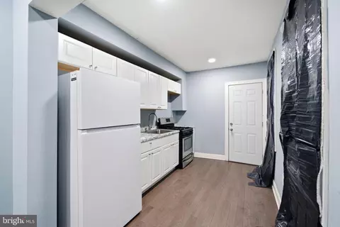 Entry Way - 215 Calhoun S, Baltimore, MD 21223 photo 5 of 6