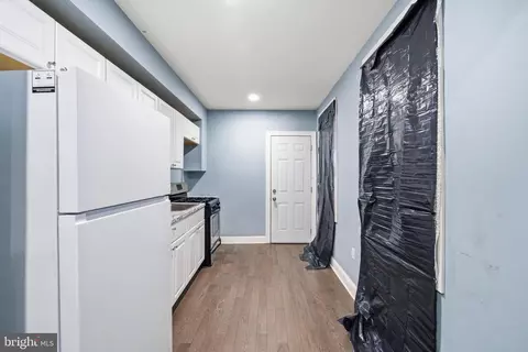 Entry Way - 215 Calhoun S, Baltimore, MD 21223 photo 4 of 6