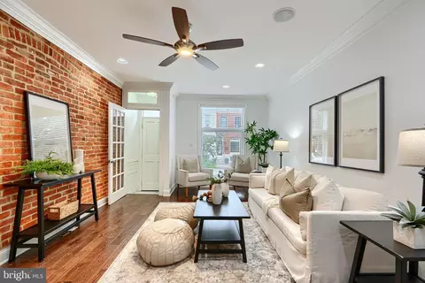 938 S Clinton St, Baltimore, MD 21224