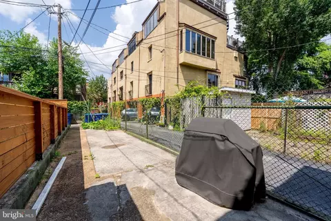 Exterior - 420 E Cross St E, Baltimore, MD 21230 photo 2 of 5