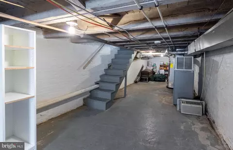 Entry Way - 420 E Cross St E, Baltimore, MD 21230 photo 3 of 3