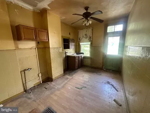 Entry Way - 1007 Appleton St, Baltimore, MD 21217 photo 2 of 3