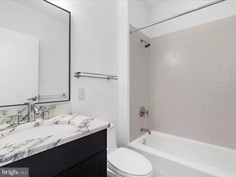 Bath - 1200 Steuart St #913, Baltimore, MD 21230 photo 4 of 4