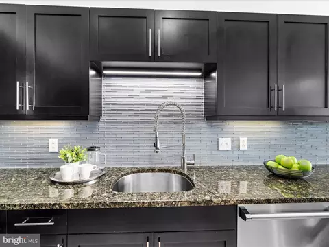Kitchen - 1200 Steuart St #913, Baltimore, MD 21230 photo 3 of 4