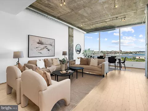 Living - 1200 Steuart St #913, Baltimore, MD 21230 photo 2 of 14
