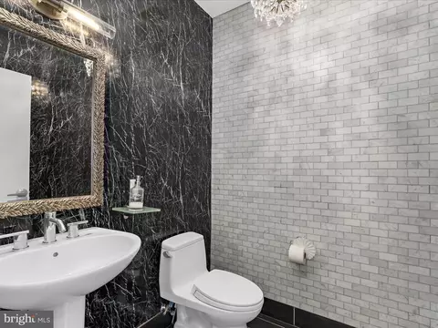 Bath - 1200 Steuart St #913, Baltimore, MD 21230 photo 3 of 4