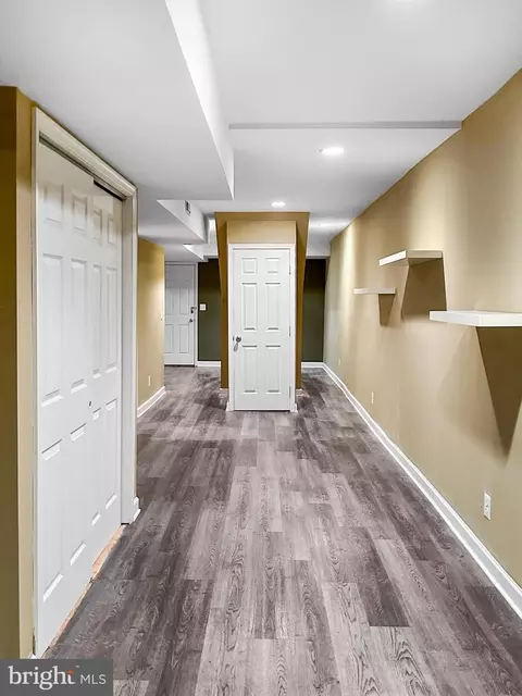 Entry Way - 2224 Eutaw Pl, Baltimore, MD 21217 photo 4 of 7