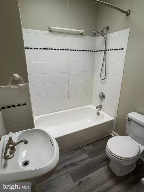 Bath - 2224 Eutaw Pl, Baltimore, MD 21217 photo 3 of 3