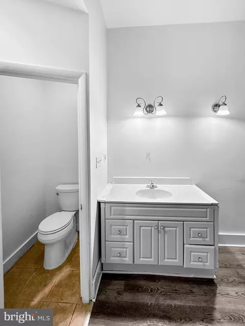 Bath - 2224 Eutaw Pl, Baltimore, MD 21217 photo 1 of 3