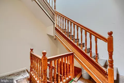 Entry Way - 2224 Eutaw Pl, Baltimore, MD 21217 photo 6 of 7
