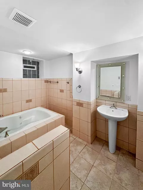 Bath - 2224 Eutaw Pl, Baltimore, MD 21217 photo 2 of 3