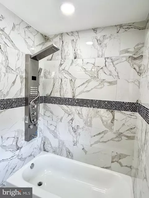 Bath - 3506 Elmora Ave, Baltimore, MD 21213 photo 3 of 5