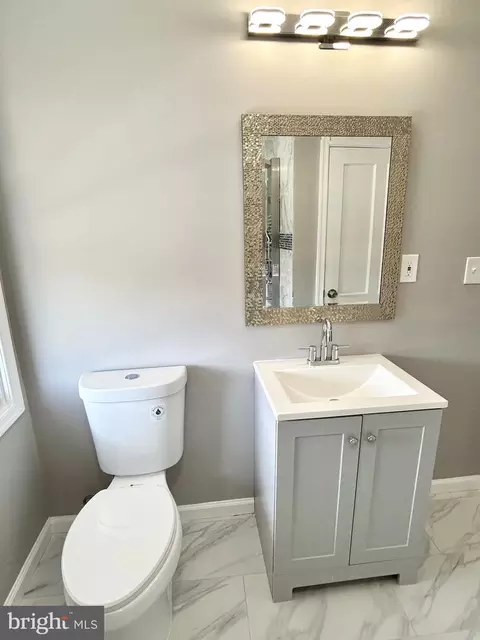 Bath - 3506 Elmora Ave, Baltimore, MD 21213 photo 2 of 5