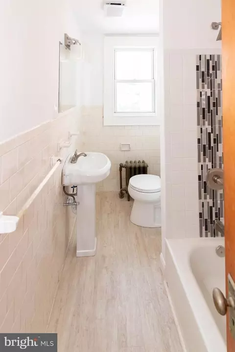 Bath - 402 Drew St, Baltimore, MD 21224 photo 1 of 7