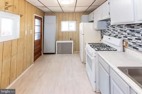 Entry Way - 402 Drew St, Baltimore, MD 21224 photo 1 of 3