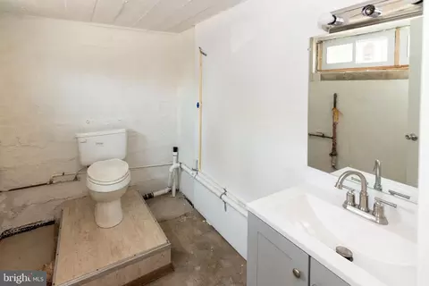 Bath - 402 Drew St, Baltimore, MD 21224 photo 6 of 7