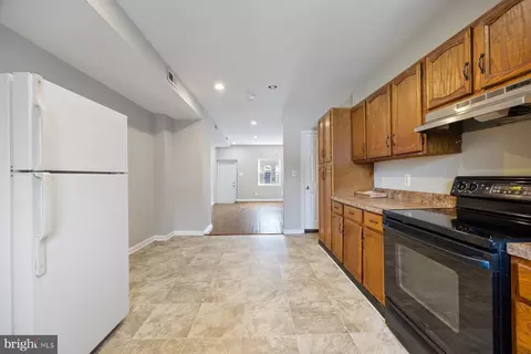 Entry Way - 3910 Mount Pleasant Ave, Baltimore, MD 21224 photo 3 of 3