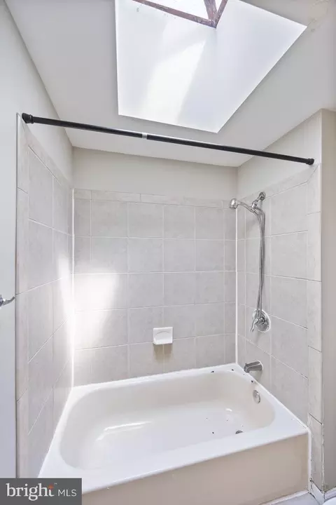 Bath - 3910 Mount Pleasant Ave, Baltimore, MD 21224 photo 2 of 4